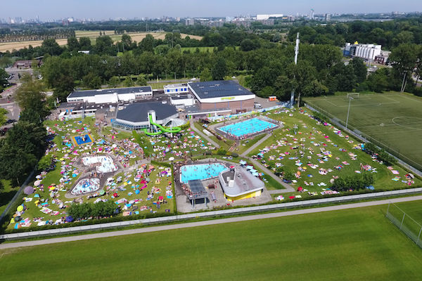 Zwembad de Fakkel: Overzicht vanuit de lucht