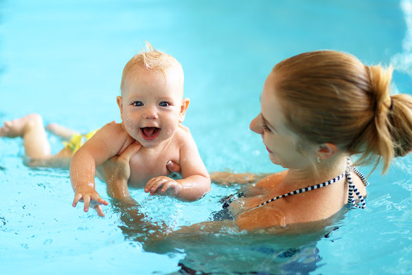 Zwembad Rhienderoord: Lekker baby zwemmen