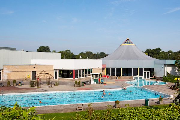 De Bonte Wever: Zwembad buiten