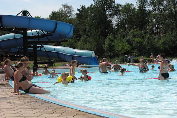 Zwembad 't Vinkennest: Zwemplezier voor jong en oud