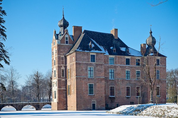 Kasteel Cannenburch: Het kasteel in de sneeuw