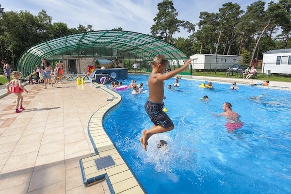 Oostappen Vakantiepark Arnhem: Zwembad