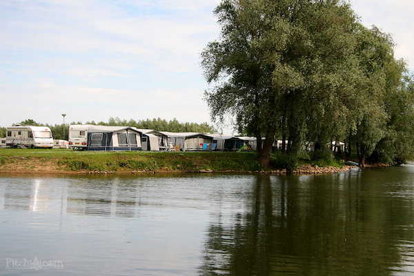 Recreatiepark De Scherpenhof: Camping aan het water