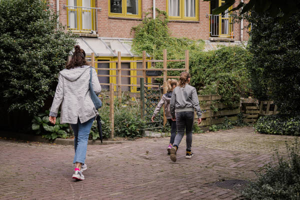 Escape Tours Venlo: Mensen lopen door straat