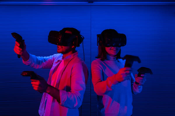 Sixsec virtual reality arcade: Zijn een VR game aan het spelen