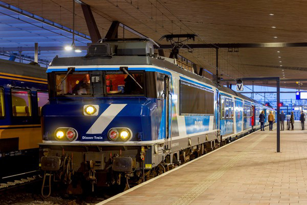 Dinner Train Haarlem: Trein op het station