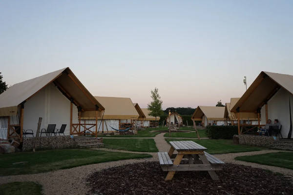 Europarcs Poort van Maastricht: De tenten op het vakantiepark