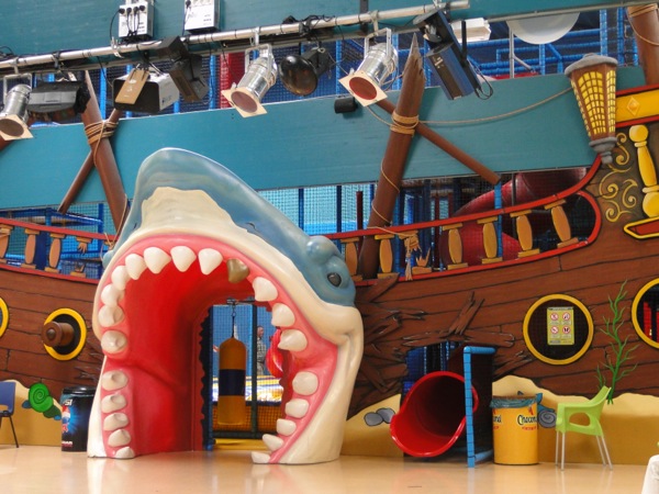 BubbelJungle Binnenspeeltuin: Beleef spannende dingen in Sharkys bubbelboot