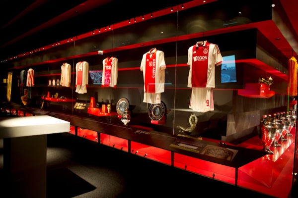 Ajax Experience: Ajax shirts door de jaren heen