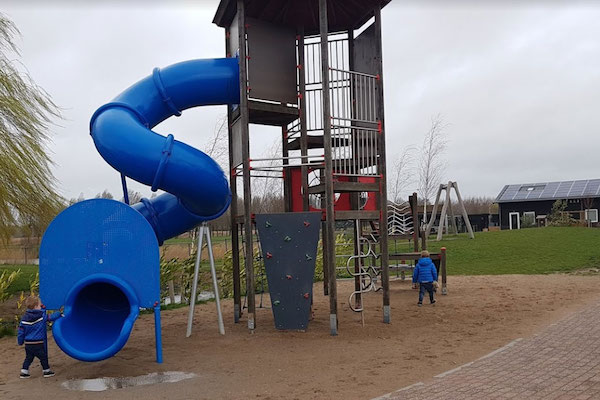 Jeugdspeelpark: Glijbaan