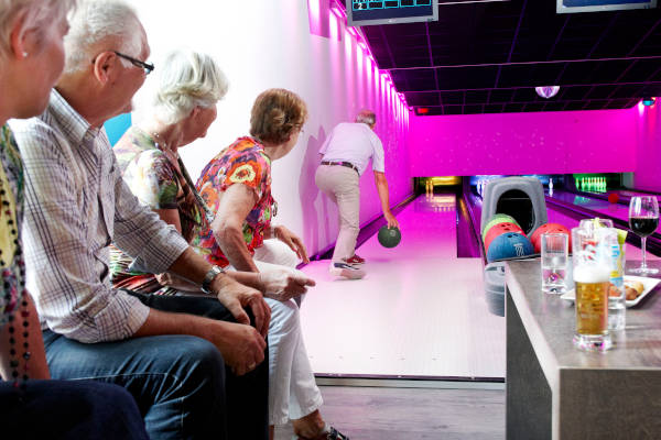 Met elkaar een potje bowlen