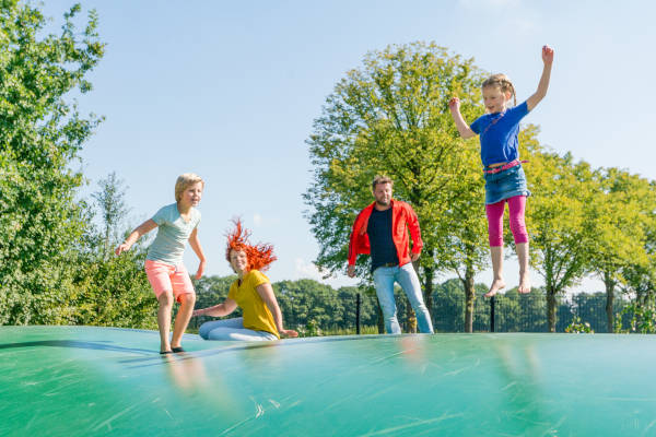 Springen op de airtrampoline