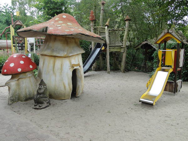 Kinderparken Nederland overzicht; de leukste attractieparken en pretparken voor kinderen - Reisliefde