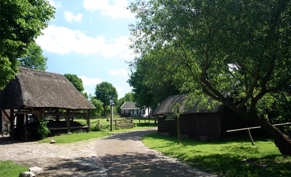 Bezoek verschillende attracties in het dorp