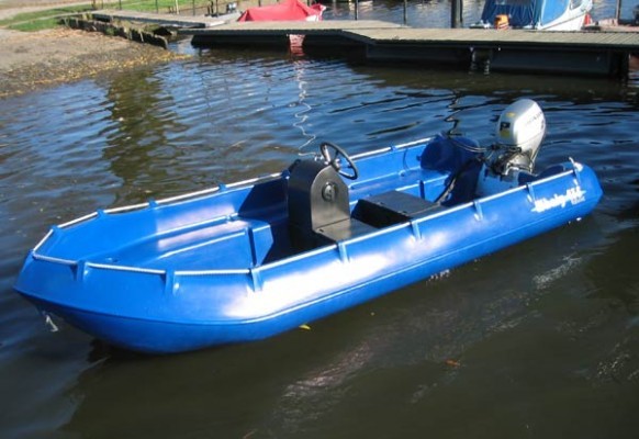Motorboot met stuurconsole