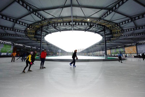 De 400m lange schaatsbaan