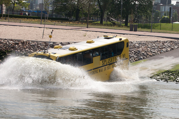 Bus gaat ter water