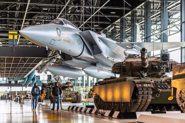 Nationaal Militair Museum: Bewonder verschillende tanks en vliegtuigen