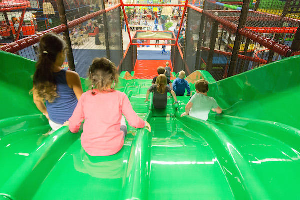 FunZone Enschede: Met z'n allen van de glijbaan!