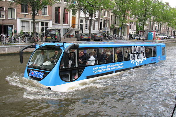 The most splashing way to discover Amsterdam