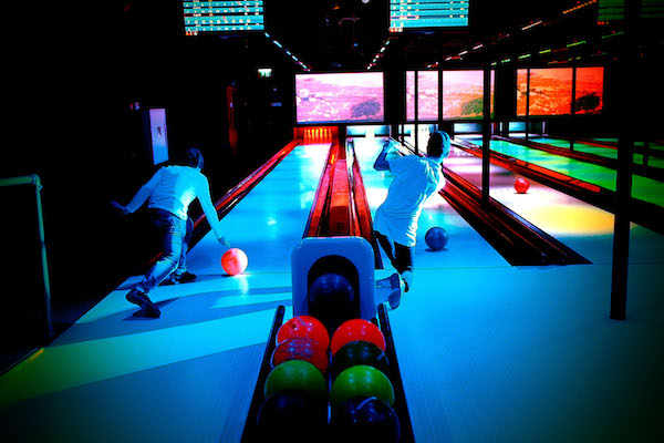 Bowlen met blacklight verlichting