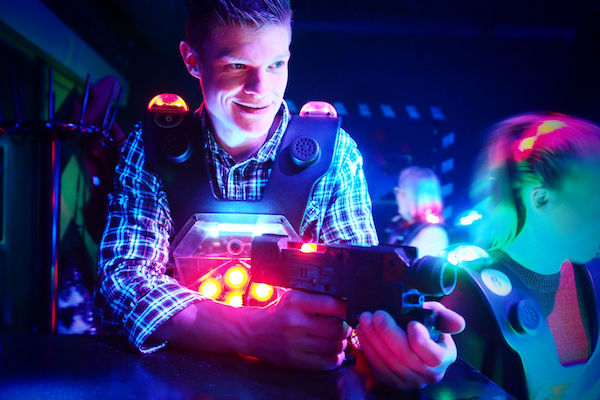 Ga met elkaar het gevecht aan in de lasergame arena