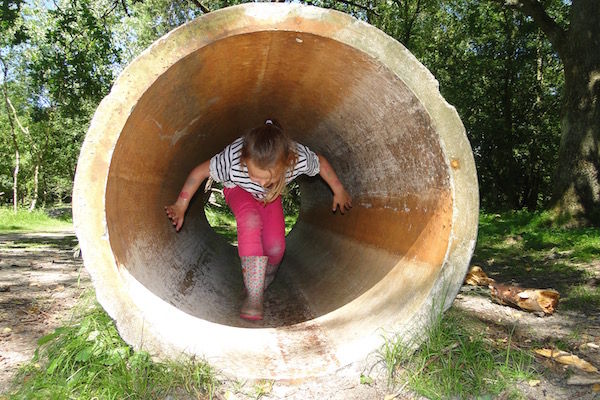 Kruipen door hele grote buizen