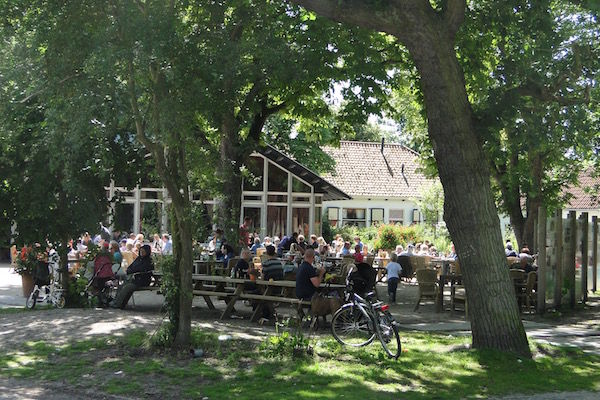 Even bijkomen op het terras van Meyendal