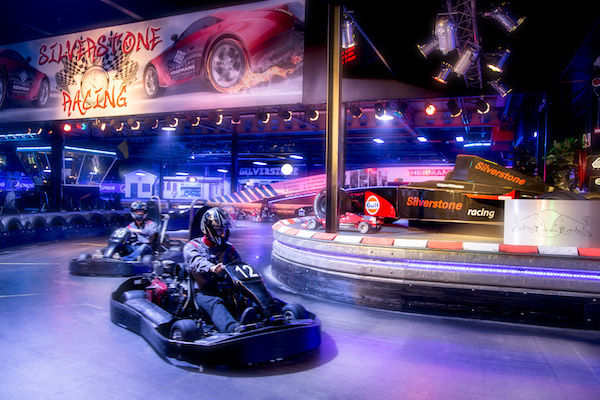 Silverstone: Karten op één van de snelste indoor kartbanen van Nederland