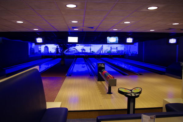 6 volledig geautomatiseerde bowlingbanen
