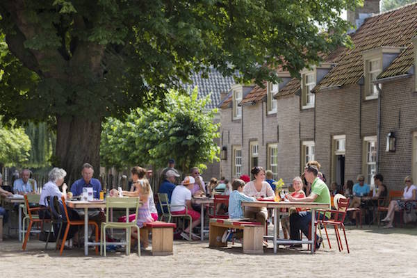 Slot Loevestein: Even bijkomen op het terras