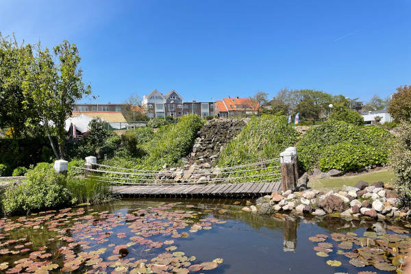 Brug bij mooi terrein