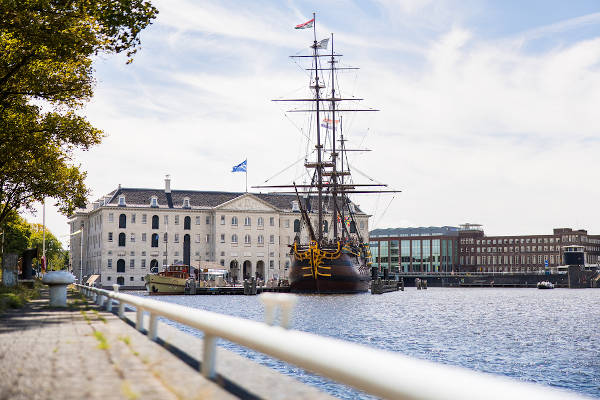 Het Scheepvaartmuseum: De buitenkant van het museum