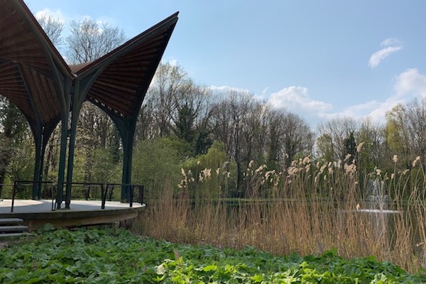 Leidse Hout Park: Muziektent De Waterlelie in het stadspark
