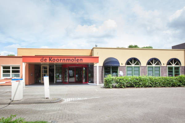 Zwembad De Koornmolen: Het buitenaanzicht