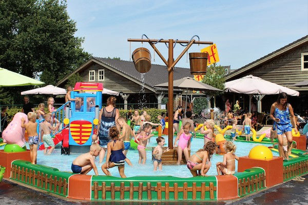 Lekker spelen in de Hullie waterspeeltuin