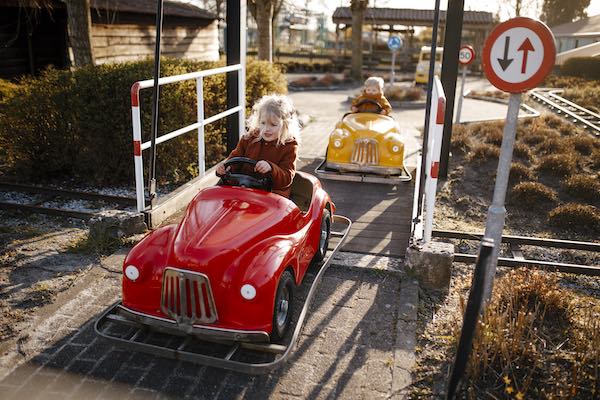 Speelpark Sanjes Safari: Kinderen in auto