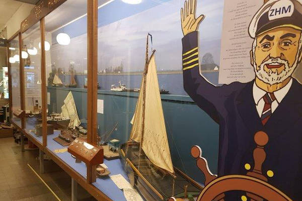 IJmuider Zee en Havenmuseum: Vitrine binnenvaart