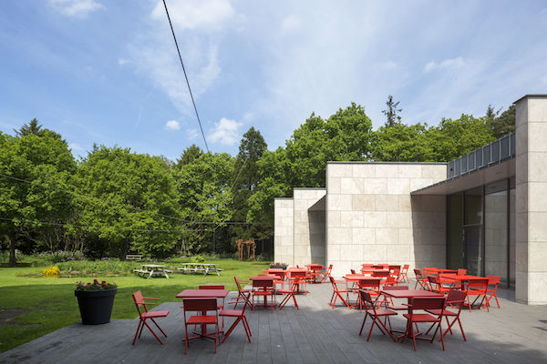 Museum Kranenburgh: Geniet van een kop koffie in de zon of van een heerlijke lunch met verse producten