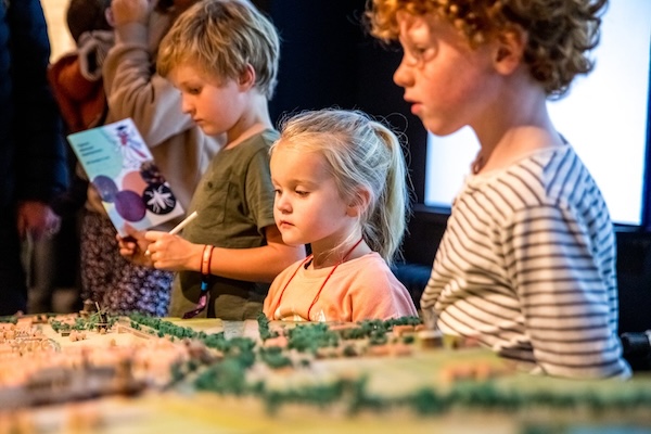 Kinderen kijken hun ogen uit bij Verwey Museum Haarlem