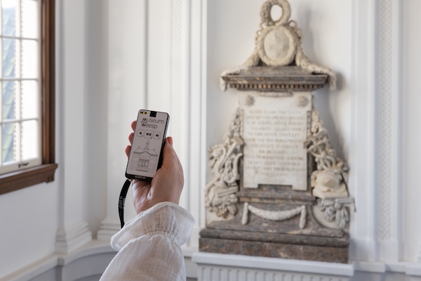 Luister naar de interessante verhalen over het stadhuis van Weesp