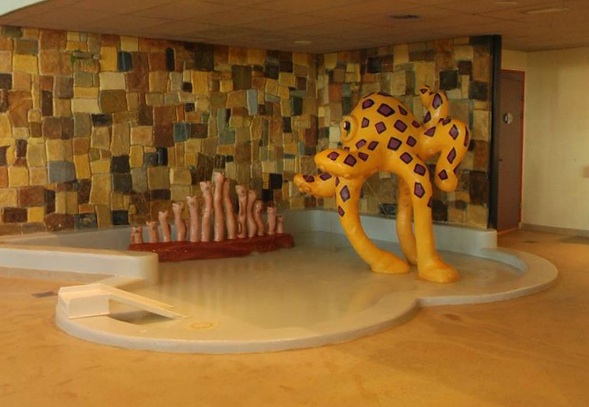 Plezier met diverse glijbanen en fonteinen in Aquapark Keerpunt Zoetermeer