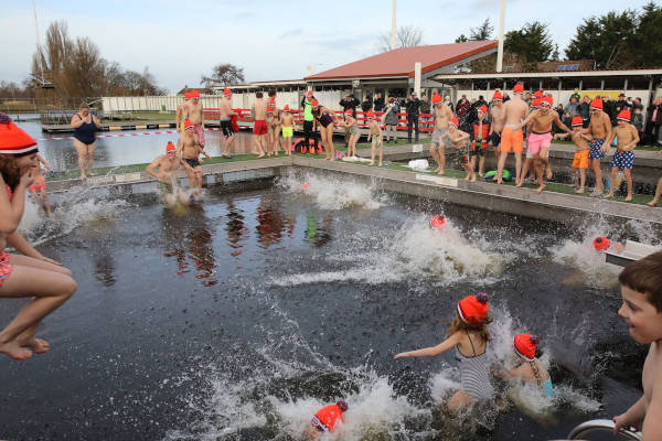 Het Oosterbad Aalsmeer: Nieuwjaarsduik