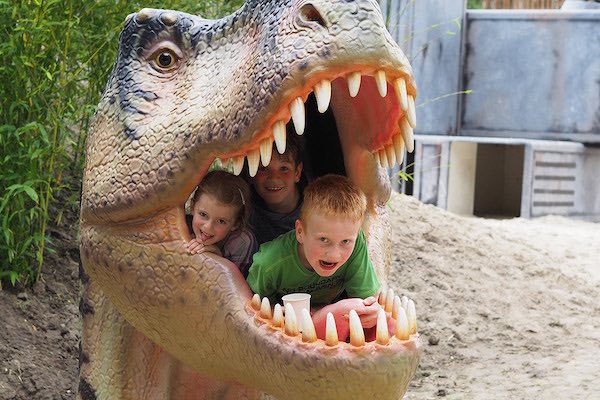 Dinoland: Klimmen in hoofd van T-rex