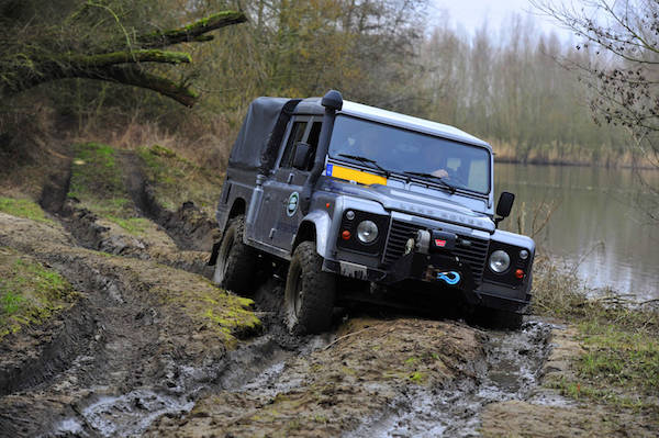 De Land Rovers worden tot het uiterste gedreven