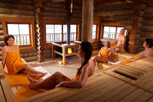 Veluwse Bron: Vanuit de wildobservatiesauna heeft u een schitterend uitzicht over het meer