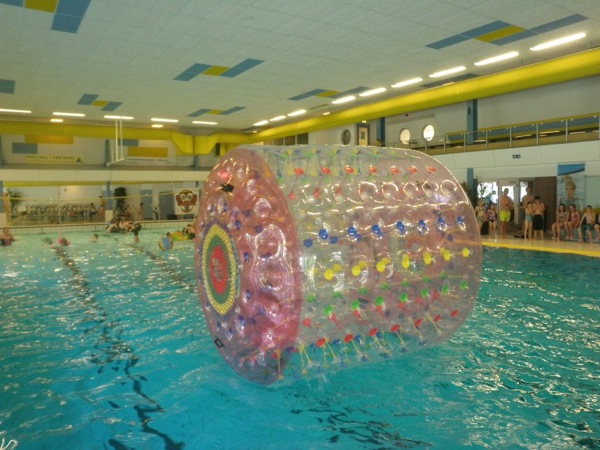 Zwembad het Wedde: Ren zo hard je kan in het water rad