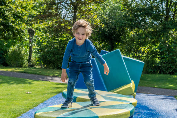 Lopen over de wiebel blokken