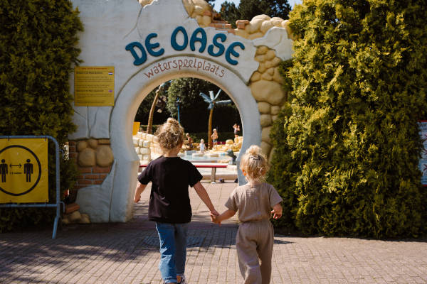 Lopen naar de waterspeelplaats