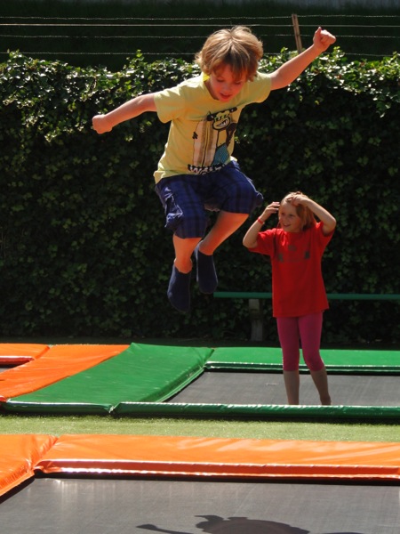 Stunten op de trampolines